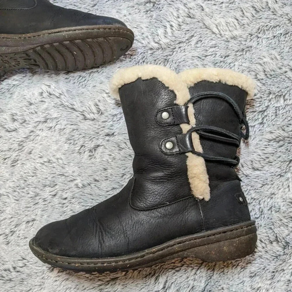 Ugg Akadia Black Boots Sheepskin Fur Lined Size 7 - Picture 3 of 9